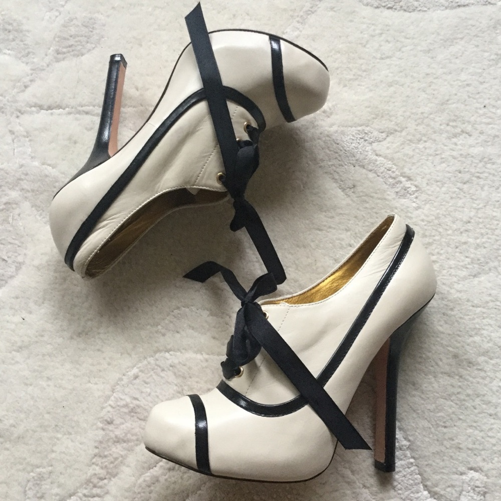 Bebe Black White Oxford Lace Up Heels Booties 7